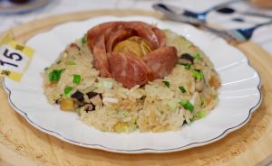「玩米煮藝」電鍋飯料理競賽 5件作品獲金牌料理王 ▲獲金牌料理王獎的作品之一,香腸栗子炊飯,運用台灣在地食材,激盪創意,做出美味好料理。(圖/農糧署提供)
