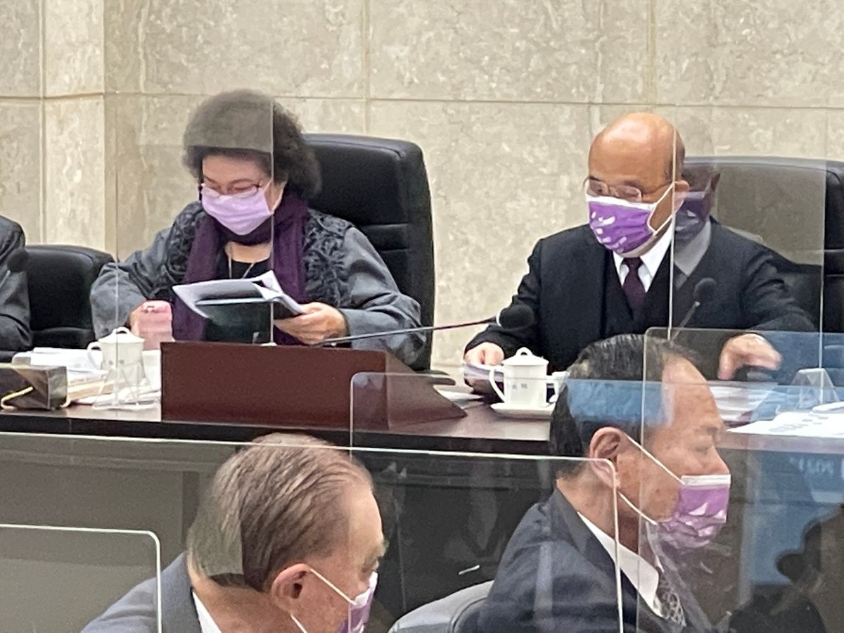 ▲監察院長陳菊(左)今日率隊到行政院進行例行巡查。(圖/記者王敏旭攝,2021.12.28)