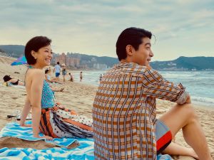 ▲《華燈初上》「亨利」王柏傑(右)稱讚「百合」謝欣穎對戲氣場強大。(Netflix、百聿數碼提供) ▲《華燈初上》「亨利」王柏傑(右)稱讚「百合」謝欣穎對戲氣場強大。(Netflix、百聿數碼提供)