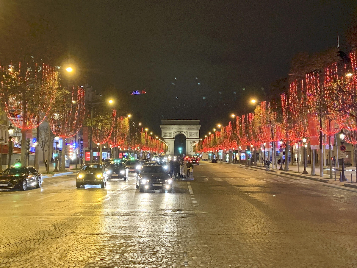 法國民眾理解香榭大道跨年取消　平靜在家迎新年
