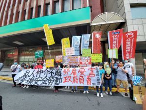 ▲台灣移工聯盟（MENT）5月10日前往勞動部舉行「私人仲介不廢勞雇受害　跨境安全勞動政府負責」記者會。（圖／翻攝自TIWA臉書）