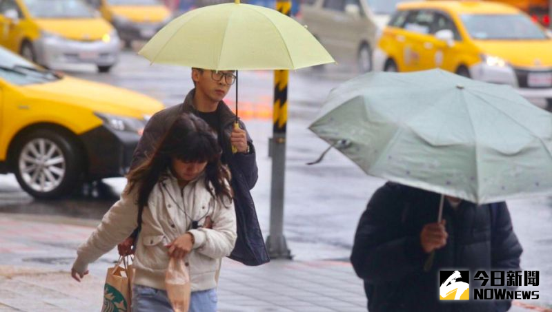 ▲中央氣象局表示，今（9）日鋒面仍在台灣附近徘徊，北部及東北部天氣稍涼，西半部有陣雨或雷雨，易有局部大雨發生的機率。（圖／NOWnews資料照）