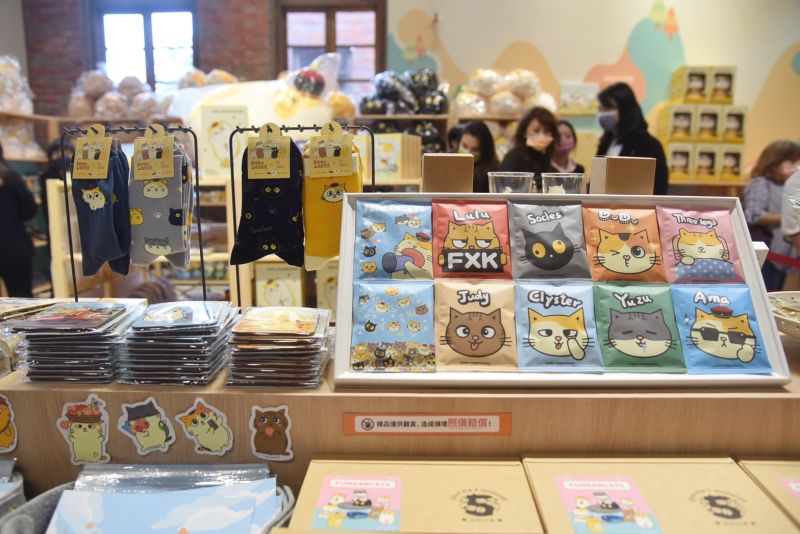 ▲展覽限定販售商品,大人小孩都滿足。(圖/記者陳明安攝,2021.12.29)