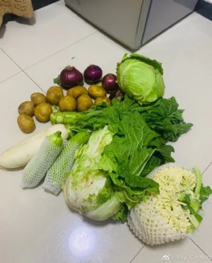 ▲有居民在微博上曬分配到的物資。(圖/翻攝自微博) ▲有居民在微博上曬分配到的物資。(圖/翻攝自微博)