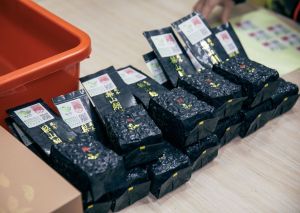 梨山‧遇見好茶 「產地標章」梨山冬茶熱賣上市 ▲110年度梨山冬茶已全數完成產地標章貼標,上市熱賣中。和平區公所籲消費者認明標章。(圖/和平區公所提供)