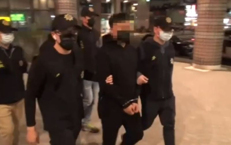 ▲孫男等涉案的10人,被警方逮捕移送。(圖/翻攝畫面)