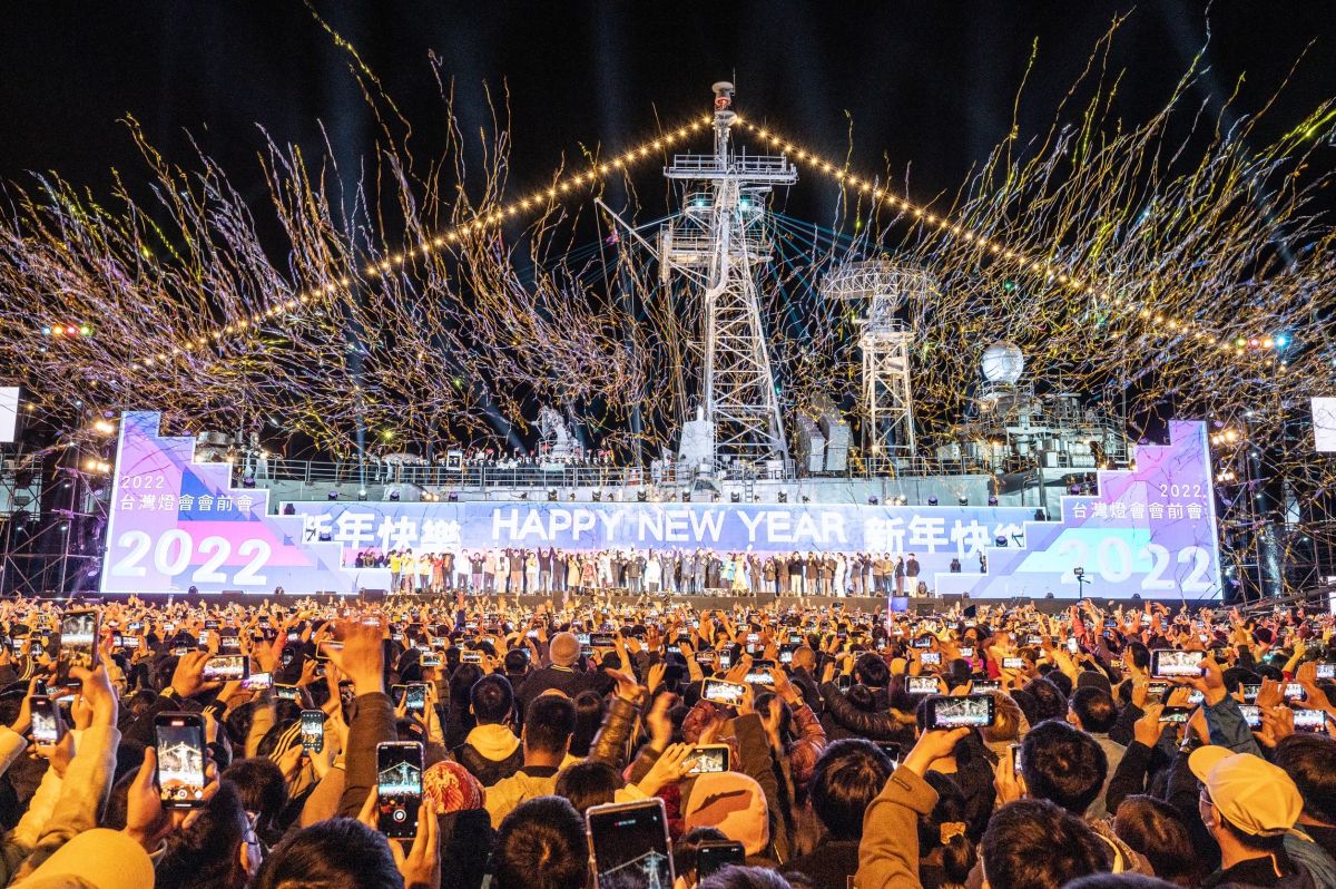 高雄雙舞台跨年晚會　線上湧400萬人次為台灣燈會暖身
