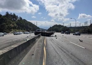 ▲元旦假期最後一日，國道湧現收假車潮，今（2）日12時許，國道3號傳有15車連環撞。（圖／翻攝自高公局即時路況）