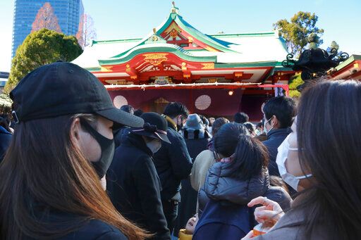 日本疫情下第2次迎新年　參拜人潮較2021年大增
