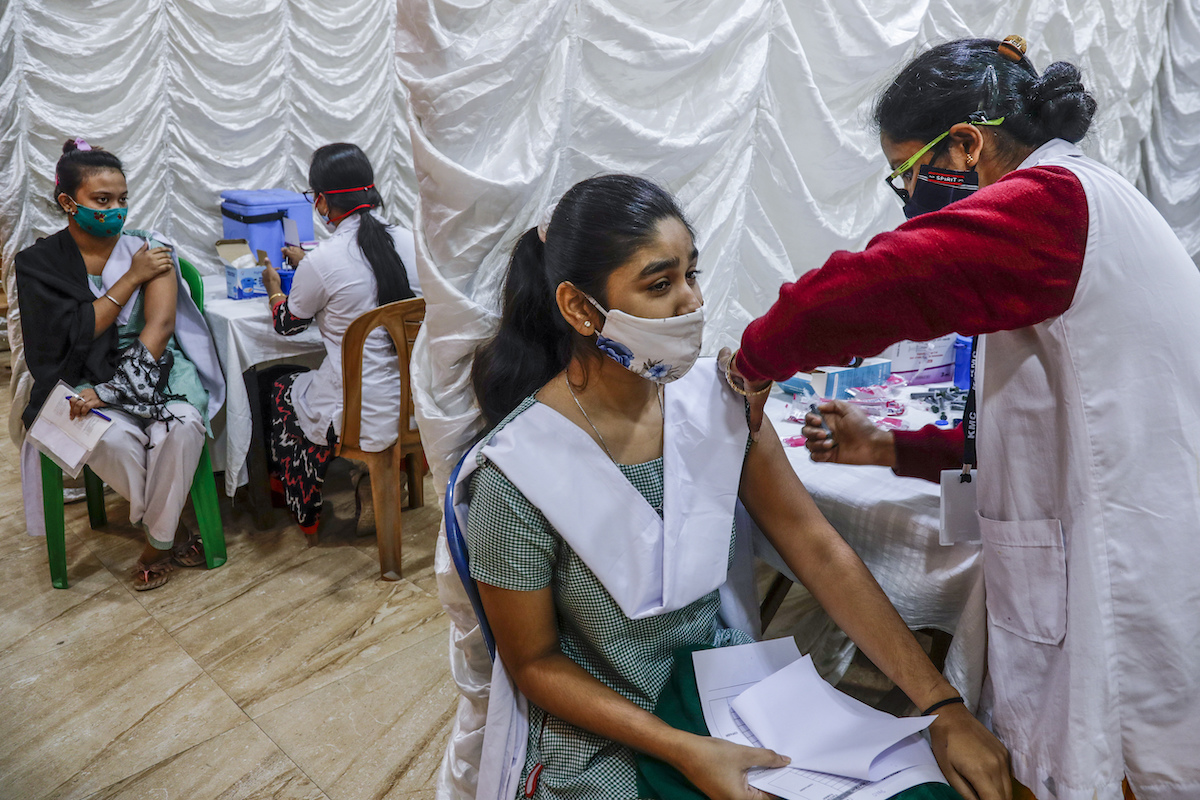 嚴防Omicron　印度為15至18歲青少年接種疫苗