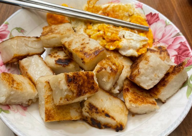 蘿蔔糕只會煎?老饕「放鍋裡加水」全場狂讚:阿嬤的秘方