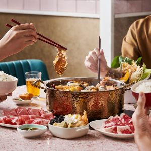 美食掀戰!遠百竹北店傳1/8開幕 公開「5家吃到飽」名店 ▲小福利供應火鍋吃到飽,豐盛餐點任你吃。(圖/饗賓餐旅事業提供)