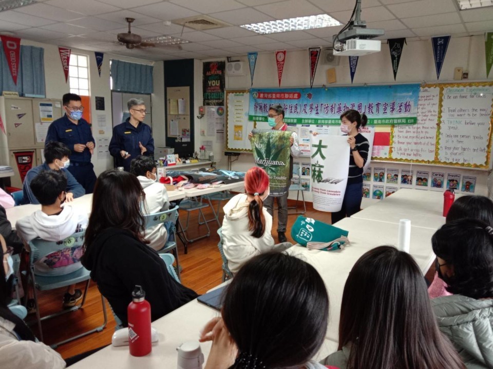 台南警局雙語講座談反毒！200名外籍師生踴躍參與

