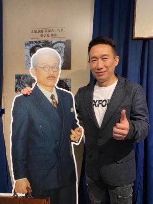 ▲郭子情熱情帶領粉絲導覽場景。（圖／郭子乾臉書）