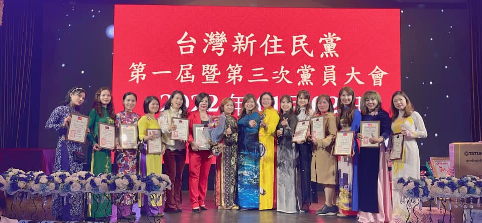 台灣新住民黨黨員大會　姐妹著母國服飾走秀進場氣氛超嗨
