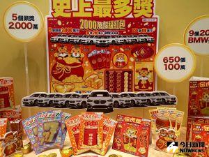 ▲台灣彩券今（2022）年1月4日推出5款刮刮樂，包括「2000元超級紅包」。（圖／記者顏真真攝）