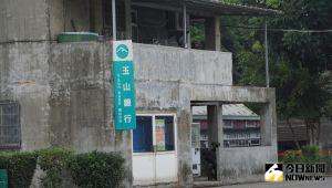 陸軍步訓部千坪「城鎮戰」訓場,掛上知名店家招牌仿真作戰。(圖/記者呂炯昌攝,2022.01.06) ▲陸軍步訓部千坪「城鎮戰」訓場,掛上知名店家招牌仿真作戰。(圖/記者呂炯昌攝,2022.01.06)