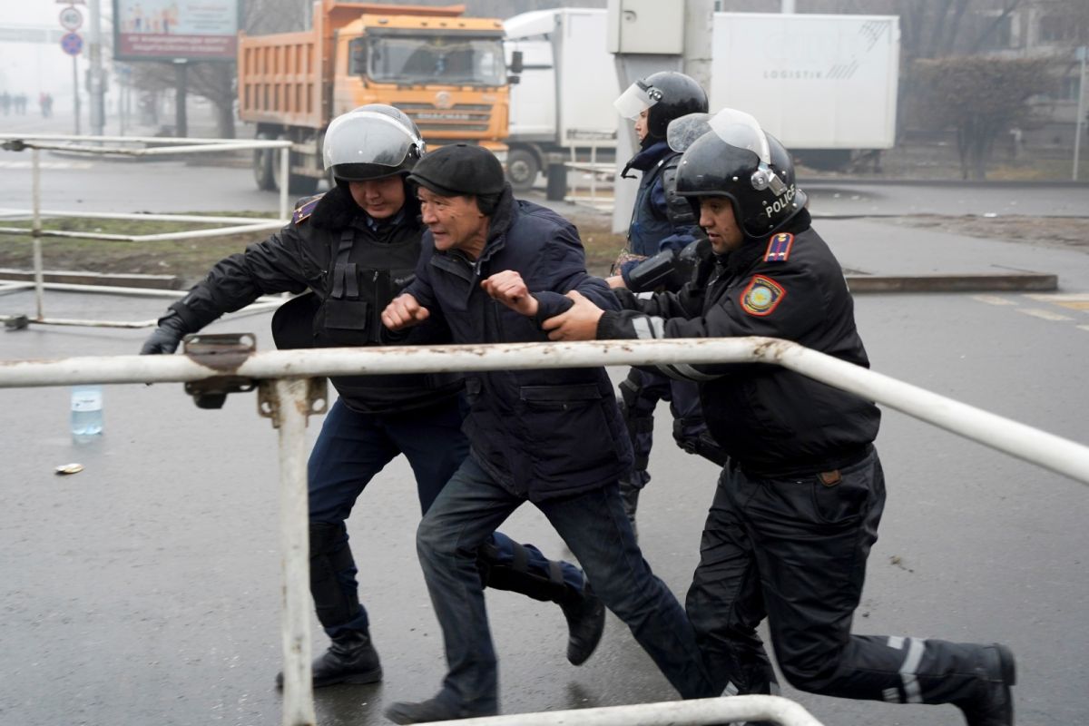 俄媒：哈薩克陷動亂　暫停讓外國人入境