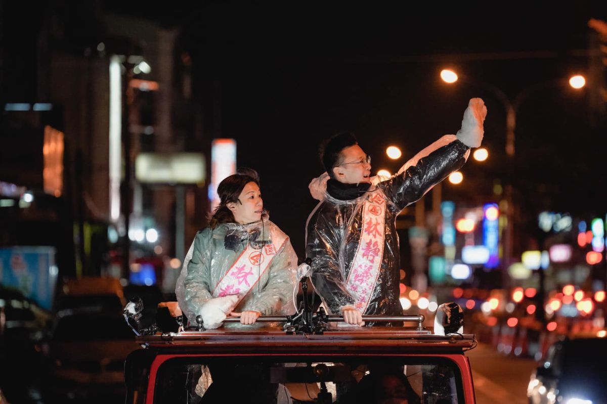 ▲林飛帆陪同林靜儀車隊掃街，對台中市第二選區民眾的熱情印象深刻。（圖／翻攝自林飛帆臉書）