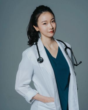 ▲家醫科美女醫師引起PTT鄉民熱議。(圖/Yan Wen嫣雯IG) ▲家醫科美女醫師引起PTT鄉民熱議。(圖/Yan Wen嫣雯IG)