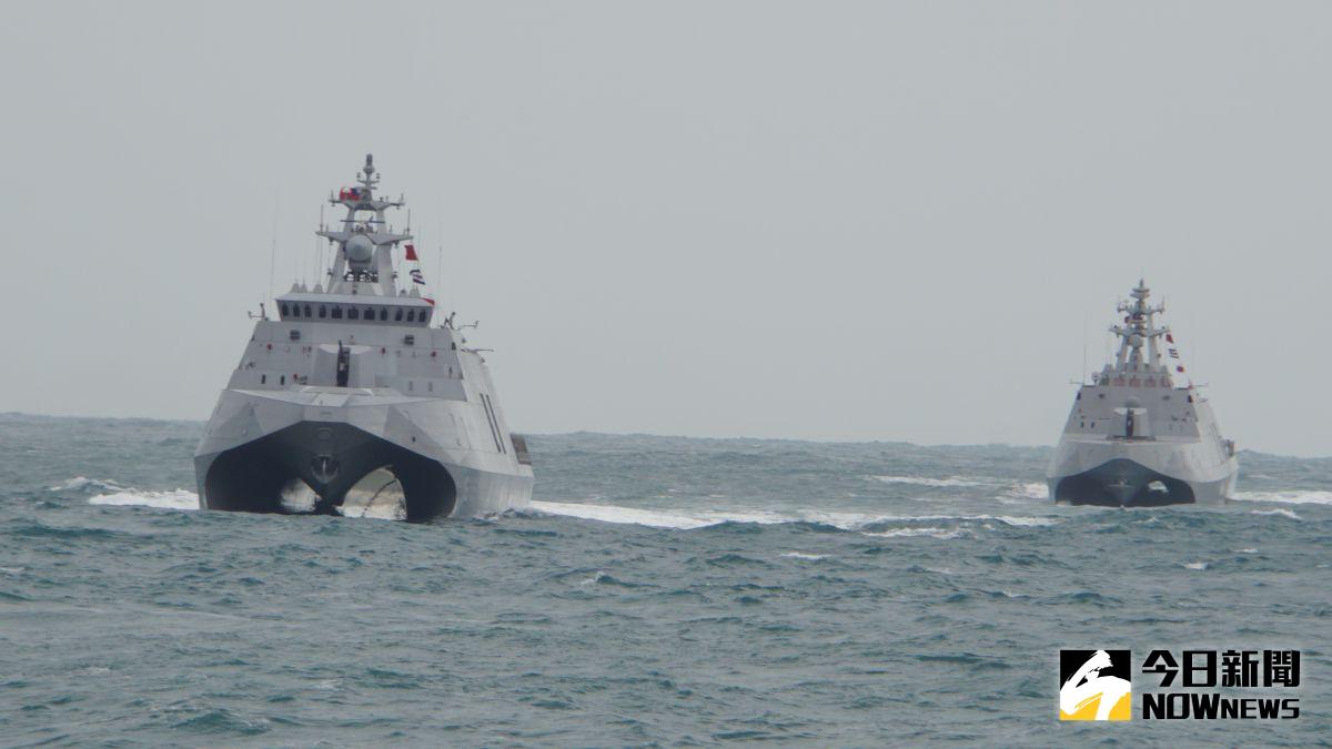 ▲海軍沱江軍艦、塔江軍艦在基隆海域首度公開「同框」動態操演。(圖／記者呂炯昌攝，2022.01.07)