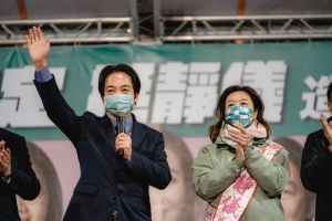 賴清德喊話顏家:已經家財萬貫別再踫政治 ▲賴清德向旅外的年輕人喊話,呼籲回鄉投票改變中二未來命運。(圖/林靜儀競選總部提供,2022.01.07)