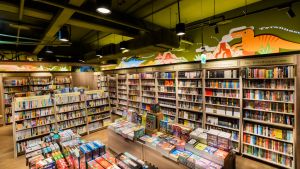 遠百竹北確定1/14試營運!8成獨家餐飲 誠品優惠搶先看 ▲誠品生活竹北遠百店,兒童書區精選近萬種童書。(圖/誠品提供)