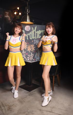▲波波(右)表示PS女孩是最融洽的啦啦隊。(圖/MOMOTV提供) ▲波波(右)表示PS女孩是最融洽的啦啦隊。(圖/MOMOTV提供)