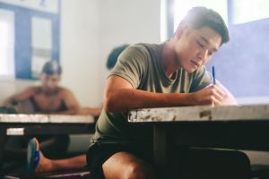 ▲收視最高點落在范宸菲終於拿到安俊朋從軍中寫來的信件。(圖/公視) ▲收視最高點落在范宸菲終於拿到安俊朋從軍中寫來的信件。(圖/公視)
