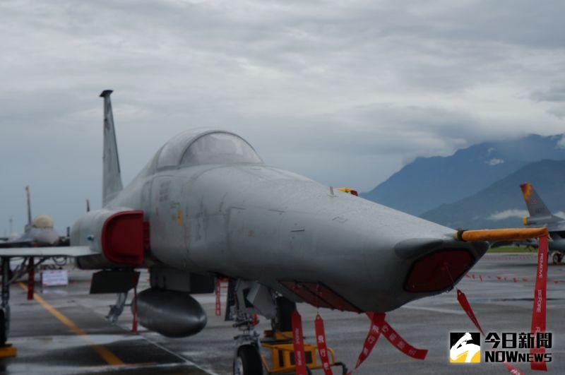 ▲RF-5E偵察機因爲機鼻加裝照相設備,因而較F-5E長8英寸。(資料照/記者呂炯昌攝)