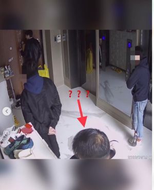 ▲李靚蕾曝光王力宏帶著3名陌生人試圖強闖家門的畫面。（圖／翻攝李靚蕾IG）