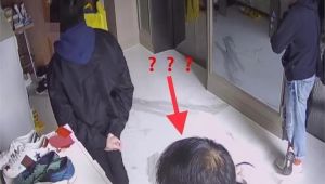 ▲李靚蕾昨晚發出長文,指控王力宏帶3名成年男子要「探望小孩」,監視器畫面曝光引發熱烈討論,網全歪樓討論梯廳能否擺鞋櫃。(圖/翻攝自李靚蕾微博) ▲李靚蕾昨晚發出長文,指控王力宏帶3名成年男子要「探望小孩」,監視器畫面曝光引發熱烈討論,網全歪樓討論梯廳能否擺鞋櫃。(圖/翻攝自李靚蕾微博)