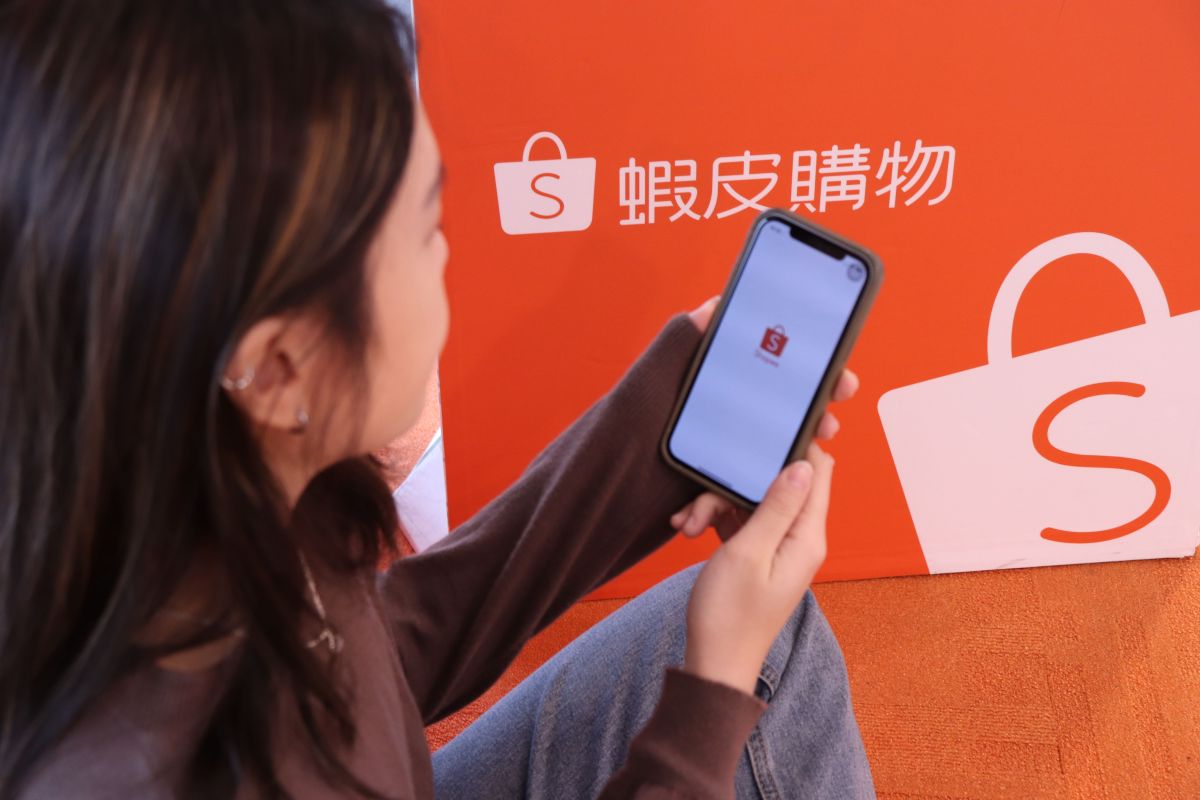 ▲有網友近日意外得到蝦皮購物APP的隱藏福利，而引來其他會員驚呼「神選之人！」（示意圖，圖中人物與本文無關／品牌提供）