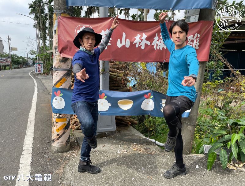 ▲唐振剛(右)合體黃尚禾(左)笑稱是「中年男子公路旅行」。(圖 / 八大綜合台)