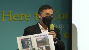選後終於硬起來 中市府限817招待所7天內拆完 ▲台中市都發局長黃文彬親上火線,說明顏家相關違建的查報進度。(圖/記者顏幸如攝,2022.01.14)