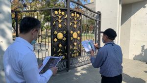 選後終於硬起來 中市府限817招待所7天內拆完 ▲國產署日前勘查莊園時,被拒於門外。(資料畫面/記者顏幸如攝,2022.01.14)