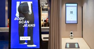 ▲H&M 2020 年於斯德哥爾摩推出一款「人體掃描儀」，可為消費者量身定做牛仔褲，更能減少對環境的破壞。(圖／TG3D)