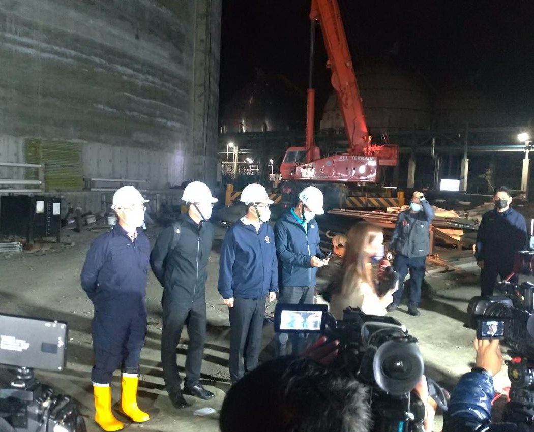 ▲高雄港洲際碼頭華運倉儲公司石化油品中心新建工程發生物體倒塌工安事件,造成1死6傷1未脫困,高市勞工局將加強勞動檢查。(圖/記者黃守作攝,2022.01.15)