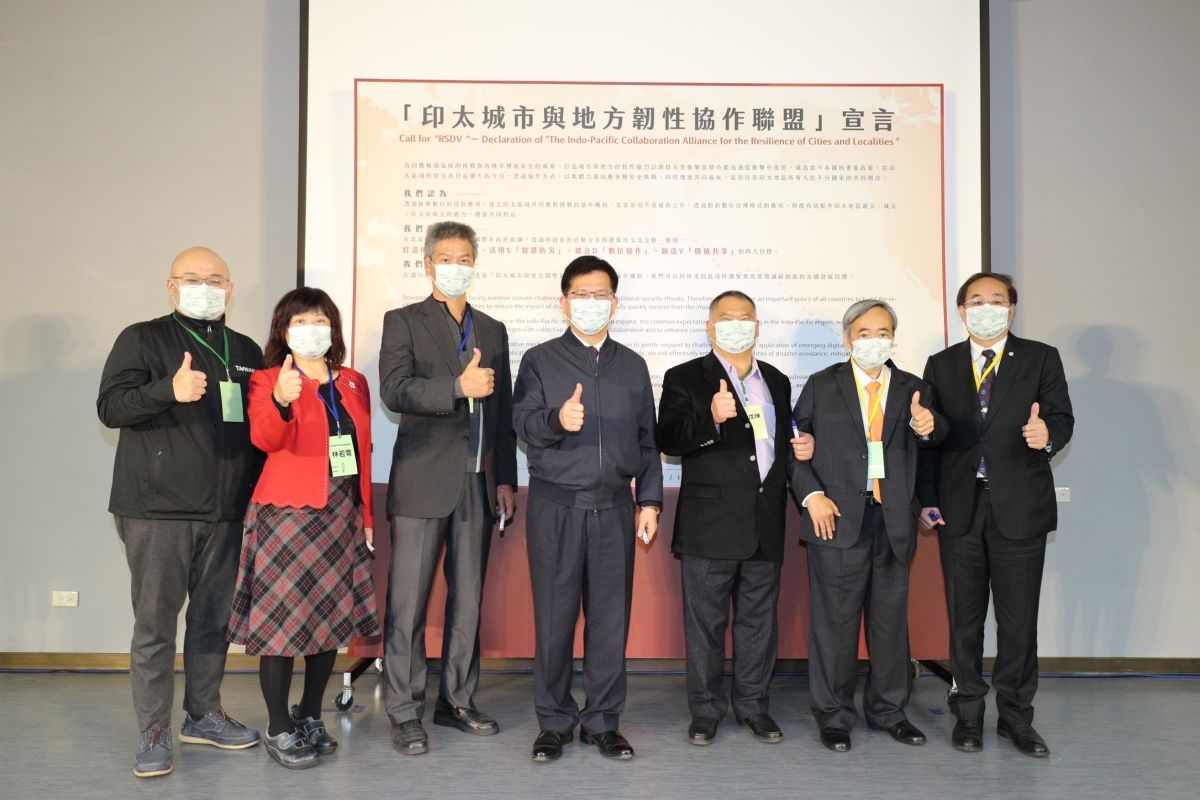 ▲交通部前部長、無任所大使林佳龍（左4）成立「台灣消防發展與交流協會」。（圖／林佳龍辦公室提供）