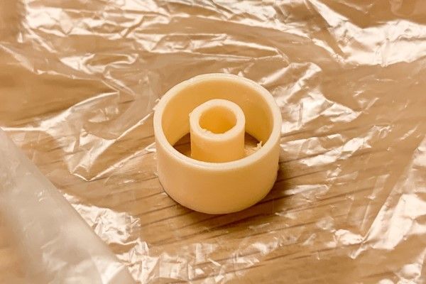 ▲他先用3D列印做出一款迷你甜甜圈的模子。（圖／Twitter帳號trialanderror50）