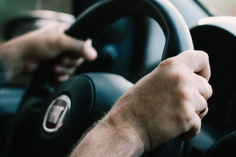 ▲在考完駕照上路後，隨著經驗累積，許多人也會開發出讓自己舒適開車的技巧。（示意圖／取自pixabay）