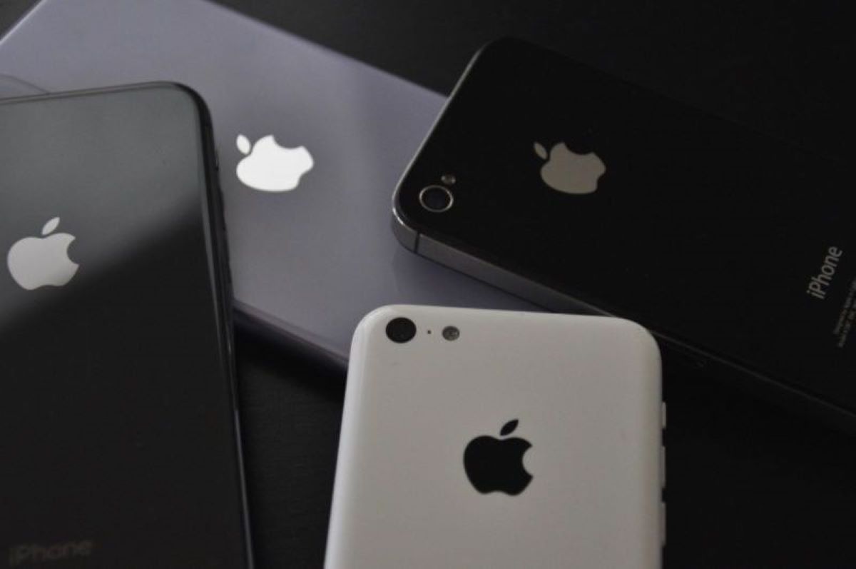 ▲Apple公司出產的手機「iPhone系列」至今累積大票死忠果粉，每年上新品都會造成搶購潮。（示意圖／翻攝Pixabay）
