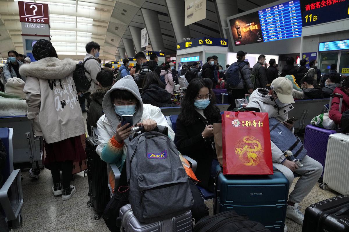 中國春運開始　疫區列車停開減開
