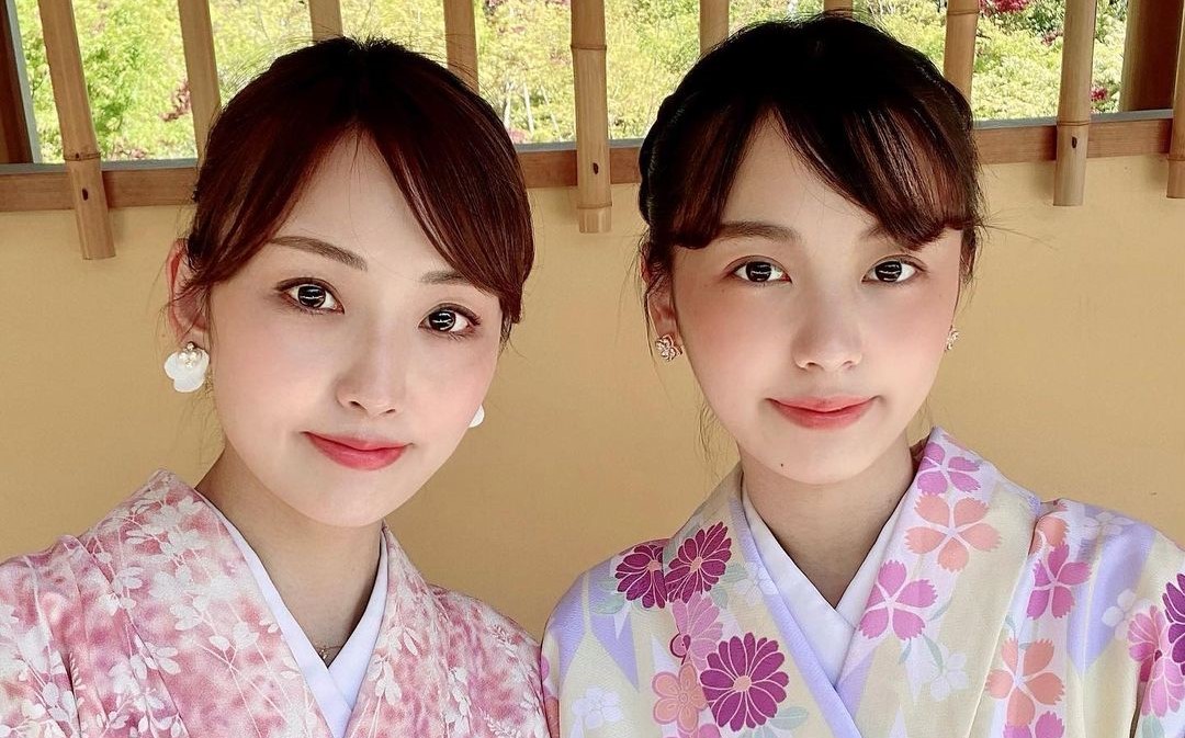 ▲日本美魔女川端步（左）與女兒（右）合照宛如姊妹。（圖／翻攝自Instagram @ayumi_kawabata_0822）