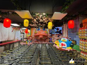 ▲二店選擇在商場B1全樓層,所以這次特別增加了手推車功能,方便消費者購物,動線上也比過去清楚,統一手扶梯上下樓。(圖/記者劉雅文拍攝) ▲二店選擇在商場B1全樓層,所以這次特別增加了手推車功能,方便消費者購物,動線上也比過去清楚,統一手扶梯上下樓。(圖/記者劉雅文拍攝)