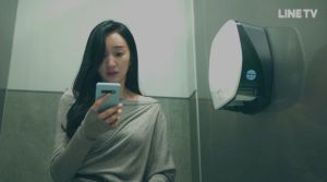 ▲劇中,秀愛發現老公買春影片。(圖/LINE TV) ▲劇中,秀愛發現老公買春影片。(圖/LINE TV)