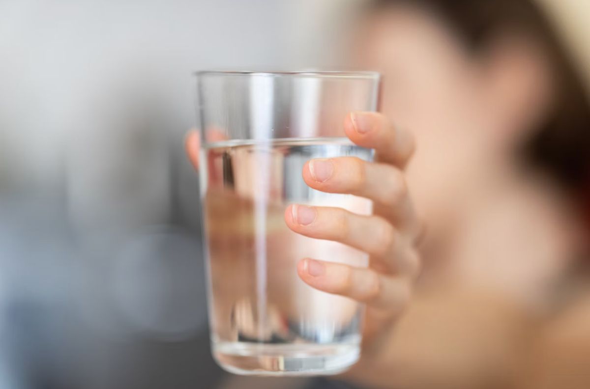 ▲水喝多不一定比較健康，該怎麼喝才對？對此，泌尿科醫師高銘鴻就提出「4大NG喝水法」，表示喝水很重要，但不要喝錯。（示意圖／取自unsplash）