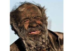 ▲伊朗一位87歲的老翁，從20歲到現在，整整67年沒洗過澡，打破金氏世界紀錄，被稱為全球最骯髒的人。（圖／翻攝自FaceBook Amou Haji）