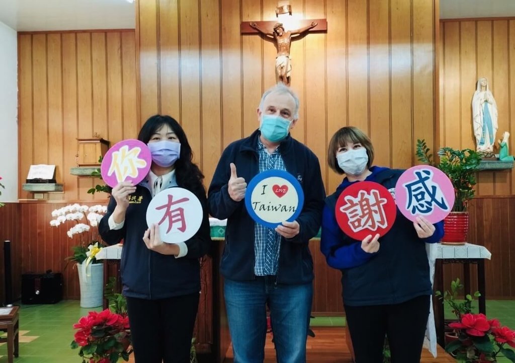 丁立偉神父獲頒梅花卡!來台奉獻部落30多年受肯定