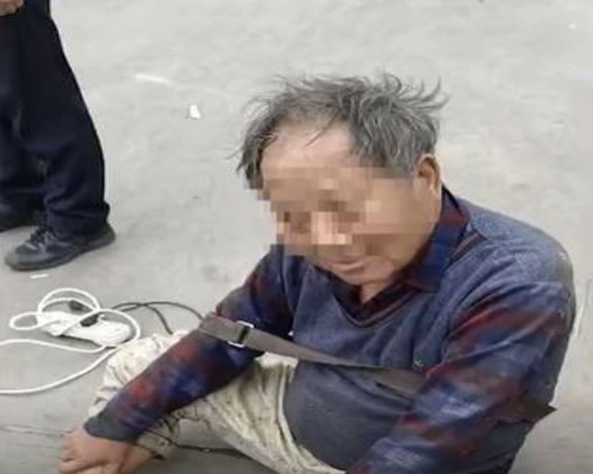▲中國深圳街頭1名70多歲的拾荒老人，被揭露曾是富豪，卻因公司經營不善等問題，破產流落街頭。（圖／翻攝自微博）